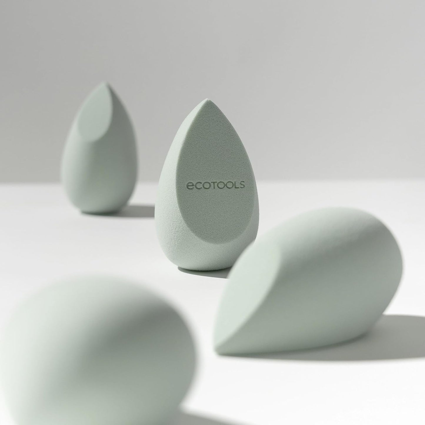 EcoTools Blurring Blender Makeup Sponge, Makeup Blending Sponge For Blurred Skin, For Liquid & Cream Foundation, Cloud Coverage Memory Foam, Eco Friendly, Latex Free, Cruelty-Free & Vegan 1 Count