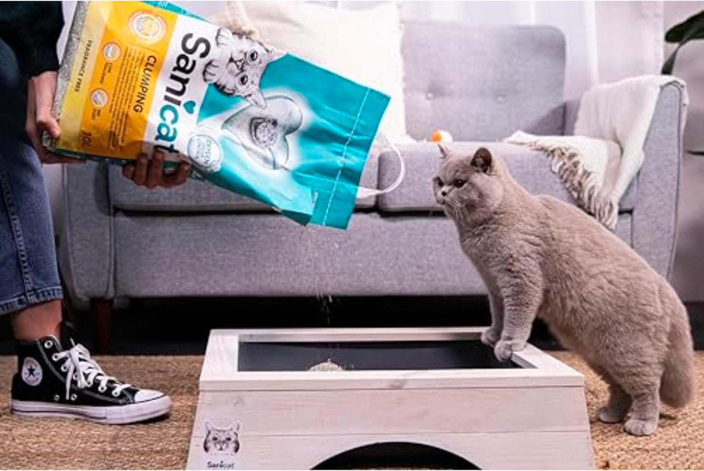 Sanicat - Clumping Unscented Cat Litter | Made of natural minerals with guaranteed odour control | Absorbs moisture and makes cleaning easier | 10 L capacity