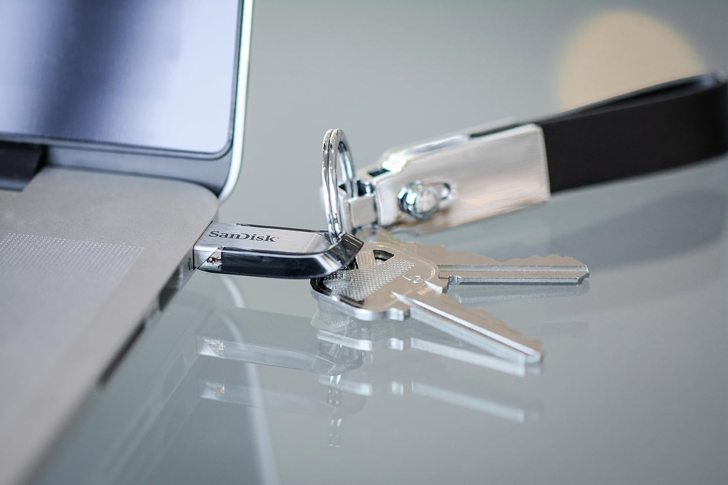 SanDisk 128GB Ultra Flair USB 3.0 Flash Drive USB stick, Memory stick with transfer speeds up to 150 MB/s, Password protection, Durable, Sleek Metal Casing Silver/Black