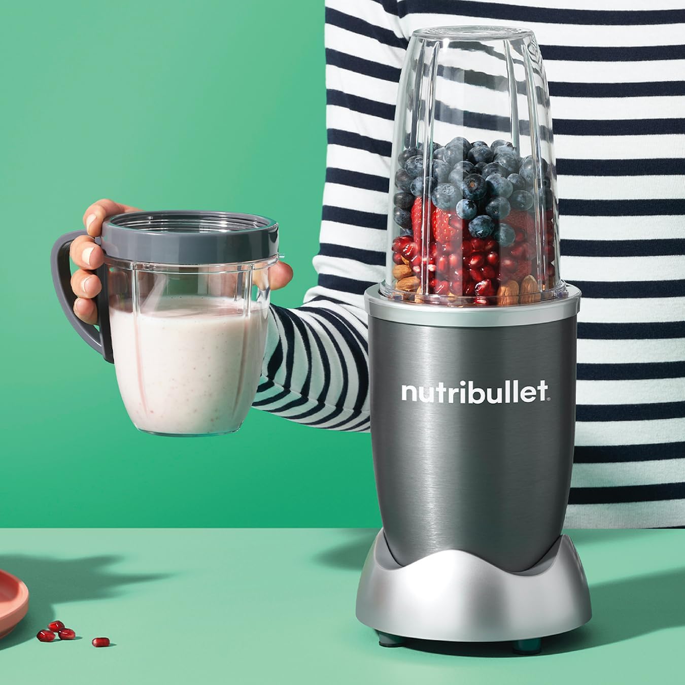 nutribullet Blender 600 Series - Powerful 20,000 RPM Extractor Blends Frozen Fruit, Nuts & Ice - 7 Piece Kit Includes Tall Cup, Short Cup, Handled Ring & Sealable Lid - Ideal for Smoothies
