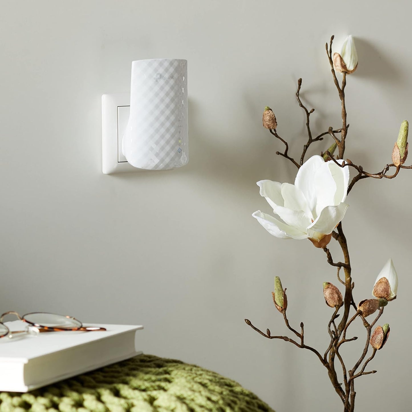 TP-Link RE220 WiFi Extender Booster, Dual-Band AC750 Mbps Range Extender Repeater with Ethernet Port, Connect Wired Devices, Works as a Wireless Adapter, Connect up to 32 Devices,Simple Two-Step Setup