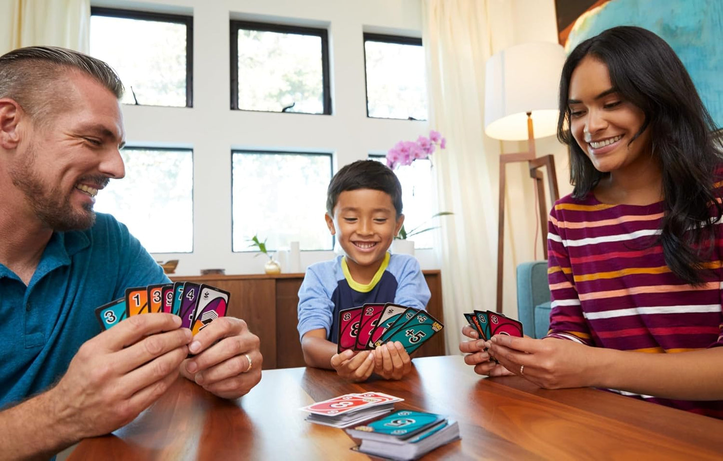Mattel Games UNO FLIP! Family Card Game for Adults, Teens & Kids, Double-sided Deck with Special Flip Card, 112 Cards, 7 Year Old and Up, ‎GDR44