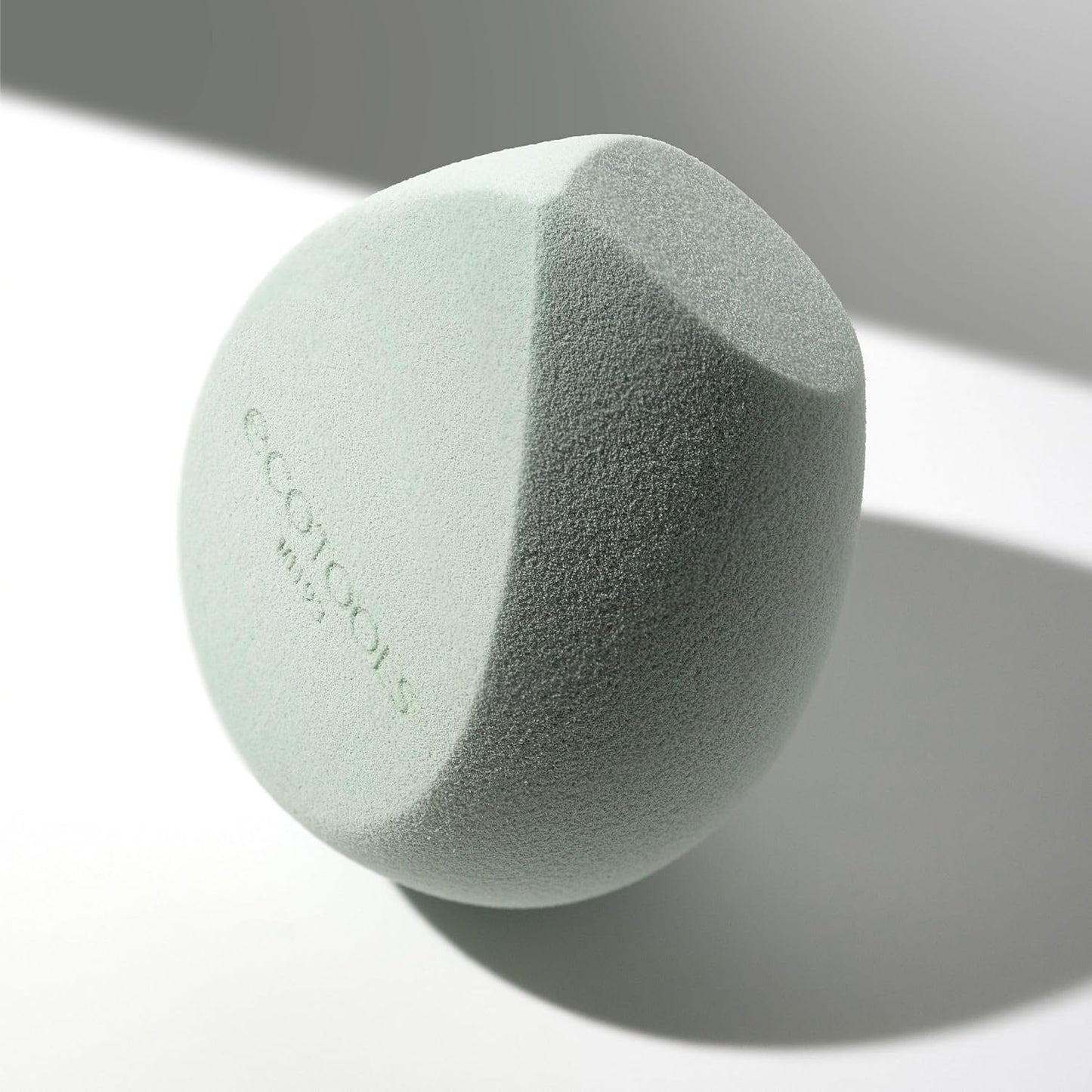 EcoTools Blurring Blender Makeup Sponge, Makeup Blending Sponge For Blurred Skin, For Liquid & Cream Foundation, Cloud Coverage Memory Foam, Eco Friendly, Latex Free, Cruelty-Free & Vegan 1 Count